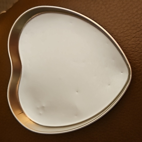 3/$30 BRIGHTON Yellow Heart Locket Design Collectible Jewelry Tin - Picture 5 of 6